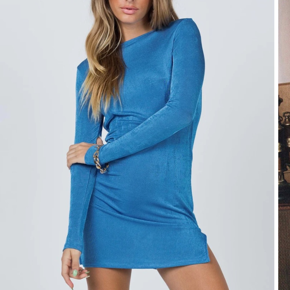 Lioness mini dress in blue. Thin material. Perfect for beach or for night time!